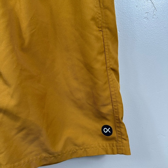 Outerknown Nomadic Volley Shorts in Golden State Size Large - Picture 4 of 7